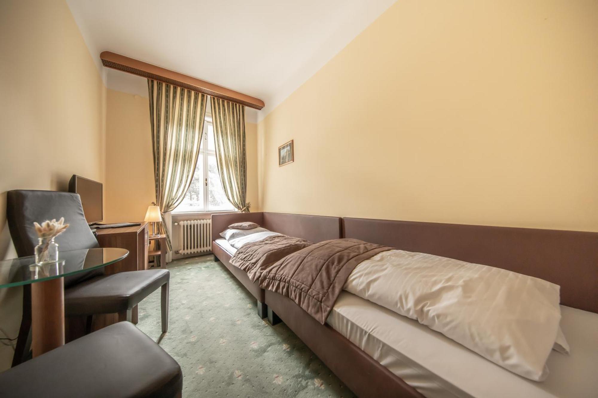 Hotel Bergwirt Schoenbrunn Vienne Extérieur photo